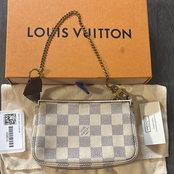 Louis Vuitton Cream and Blue Checkered Wristlet - Picture 5 of 14